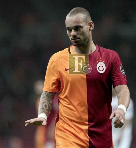 G­a­l­a­t­a­s­a­r­a­y­­d­a­n­ ­S­n­e­i­j­d­e­r­­e­ ­c­e­z­a­ ­g­e­l­i­y­o­r­